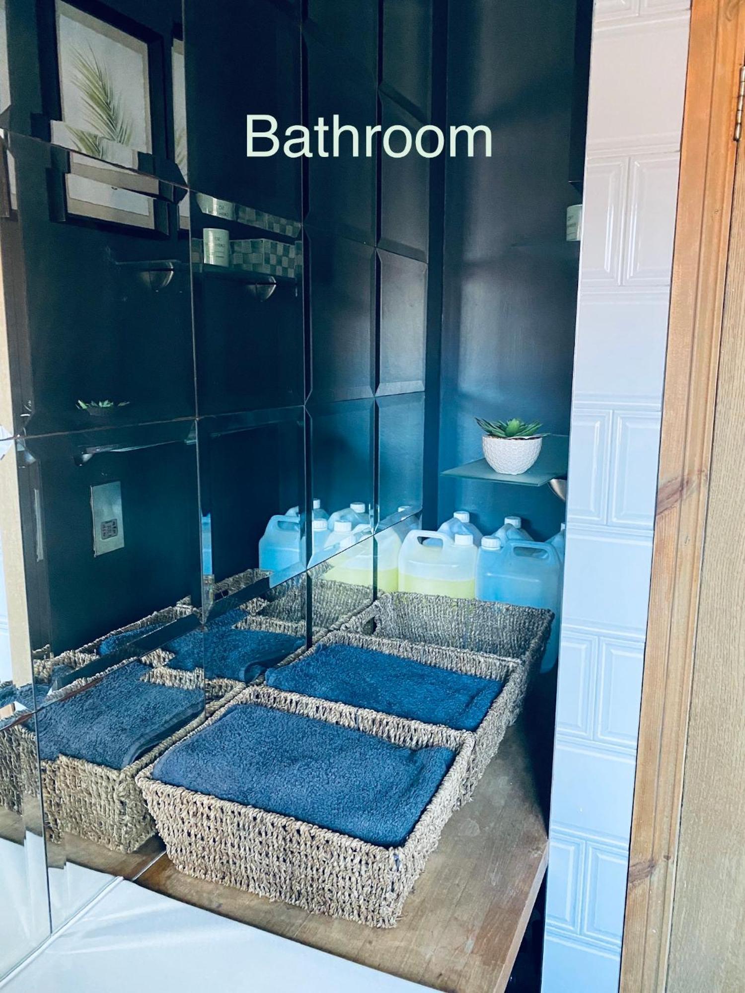 Private Access Small Room In Leicester Free Parking Drinks Exterior photo