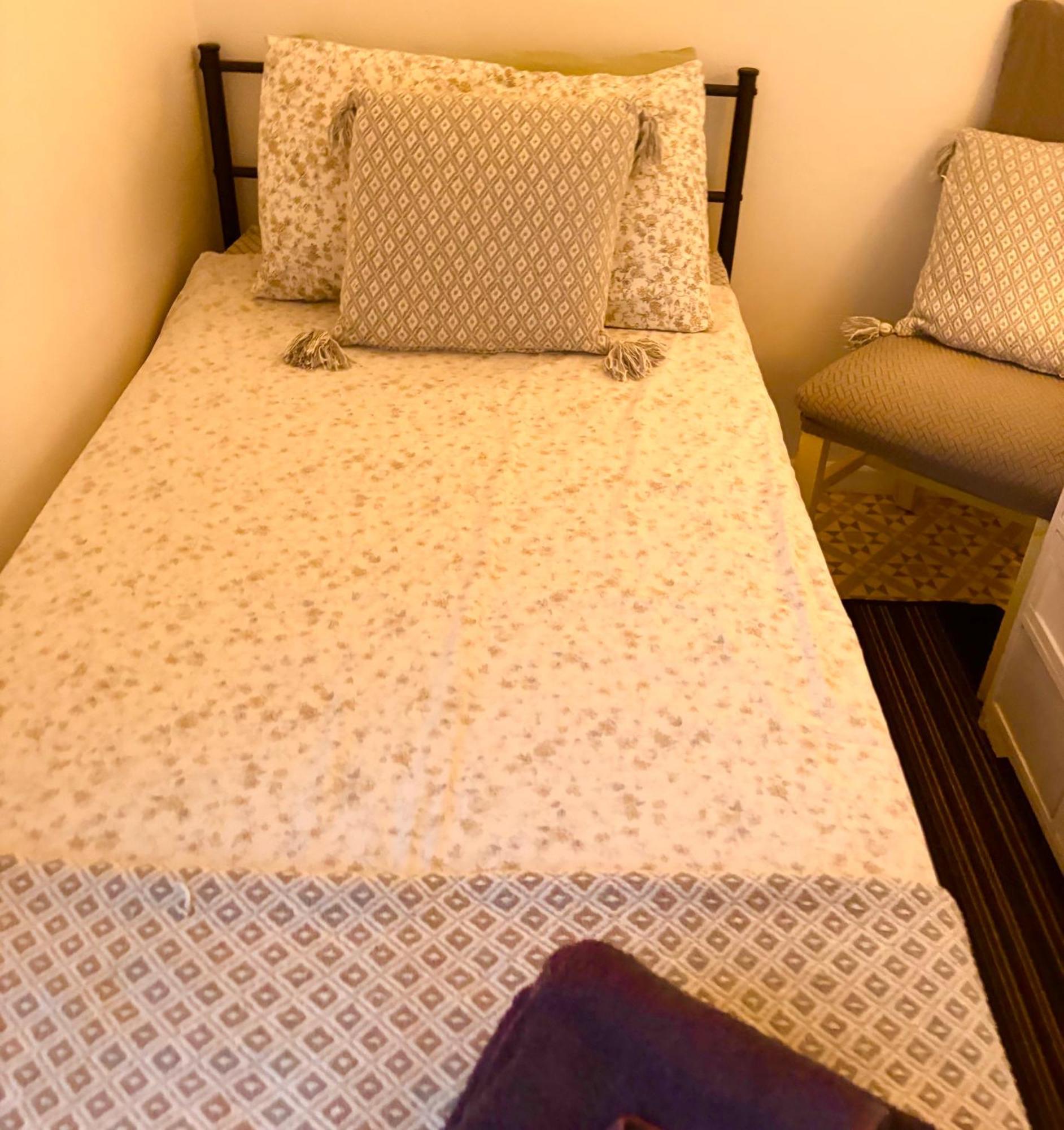 Private Access Small Room In Leicester Free Parking Drinks Exterior photo