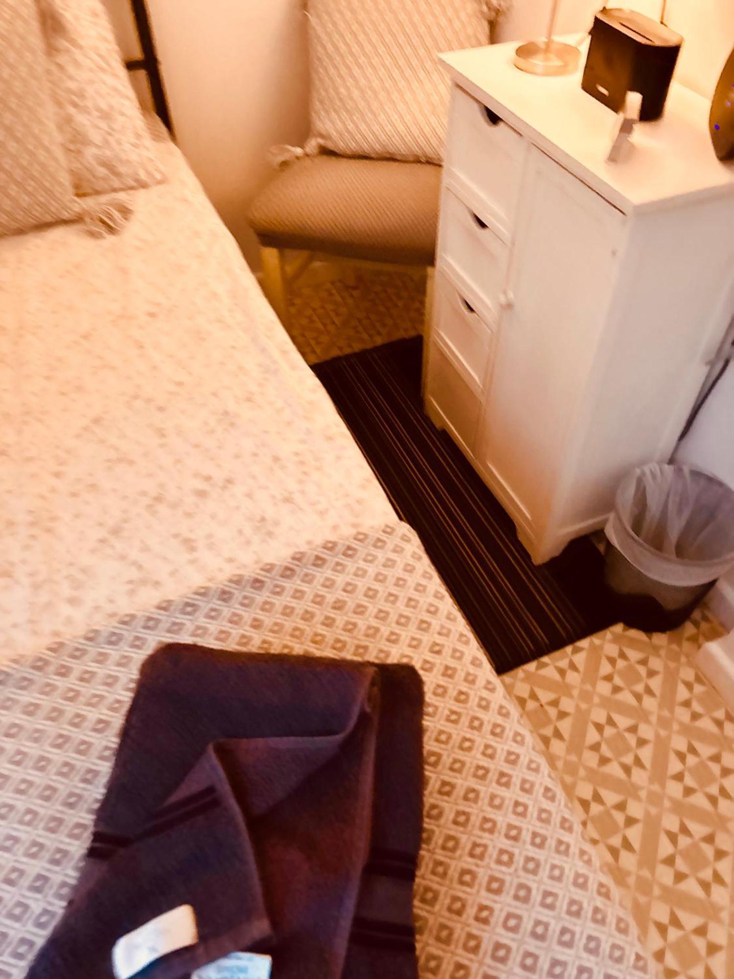 Private Access Small Room In Leicester Free Parking Drinks Exterior photo